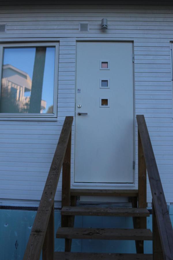 Nice Apartment With1 Bedroom Separate Living Room With A Sofa Bed And A Tiny Kitchen A Bathroom Located In Nordstrand Near By The Sea For 3 Guests With A Garden And Grill 5 Extra Guests With Extra Cost In The Cabin With Sea View Just Outside The Apar オスロ エクステリア 写真