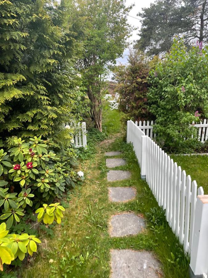 Nice Apartment With1 Bedroom Separate Living Room With A Sofa Bed And A Tiny Kitchen A Bathroom Located In Nordstrand Near By The Sea For 3 Guests With A Garden And Grill 5 Extra Guests With Extra Cost In The Cabin With Sea View Just Outside The Apar オスロ エクステリア 写真