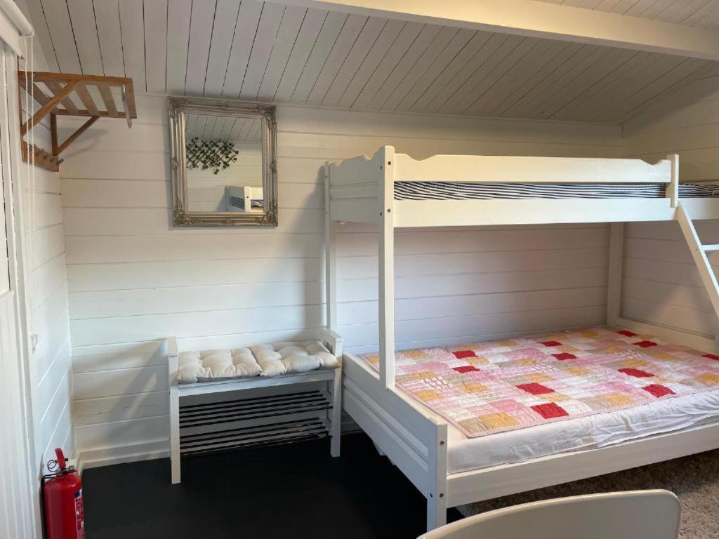 Nice Apartment With1 Bedroom Separate Living Room With A Sofa Bed And A Tiny Kitchen A Bathroom Located In Nordstrand Near By The Sea For 3 Guests With A Garden And Grill 5 Extra Guests With Extra Cost In The Cabin With Sea View Just Outside The Apar オスロ エクステリア 写真
